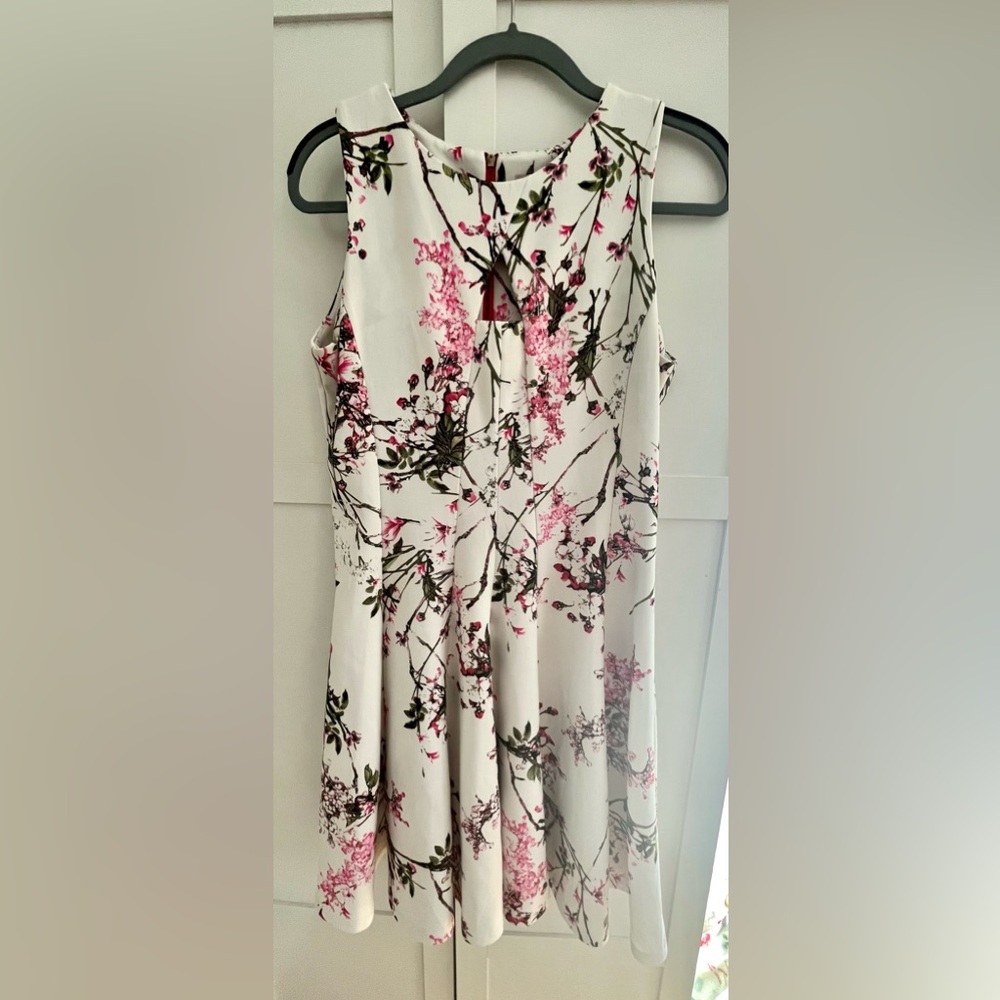 Elegant Spring Keyhole Floral Dress